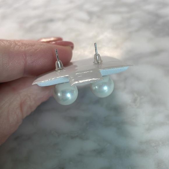 925 Sterling Large Pearl Studs - Picture 4 of 4